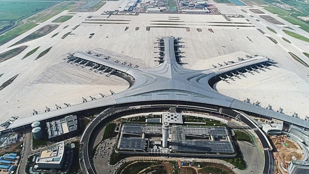 匠造一流東北亞國(guó)際樞紐機(jī)場(chǎng)！中裝建設(shè)“筑”力青島膠東國(guó)際機(jī)場(chǎng)成功試飛